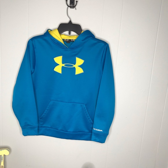 Under Armour Other - Under Amour Storm Hooded Pullover.  Boys youth M.